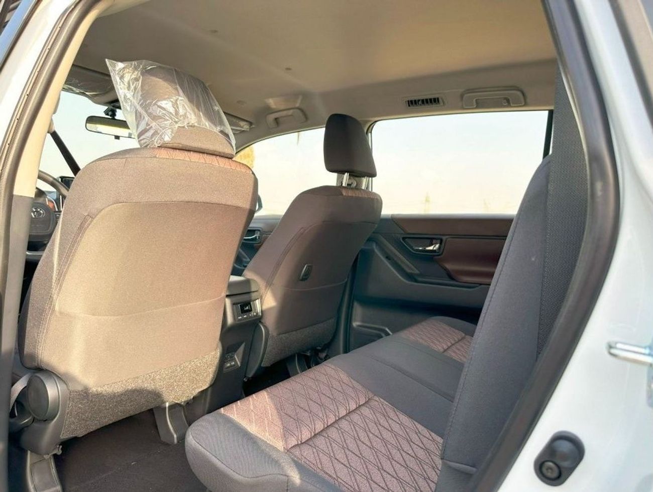 تويوتا إينوفا Toyota Innova 2.0L, FWD Petrol-2.0 L. 2024