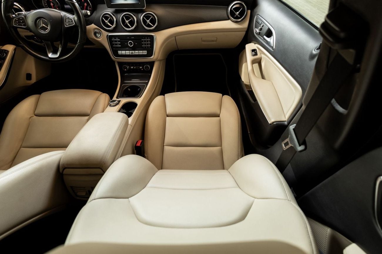 Mercedes-Benz GLA 220 Mercedes-Benz GLA 220 2018 Korean specs for 1,014.00 AED monthly