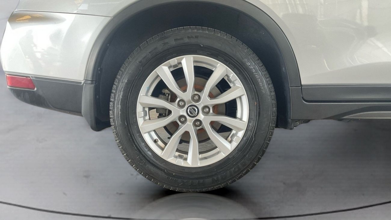 نيسان إكس تريل 2.5 S 2WD 7STR AUTO | شامل الضمان | 0 ﺪﻔﻋﺓ ﺃﻮﻟﻯ