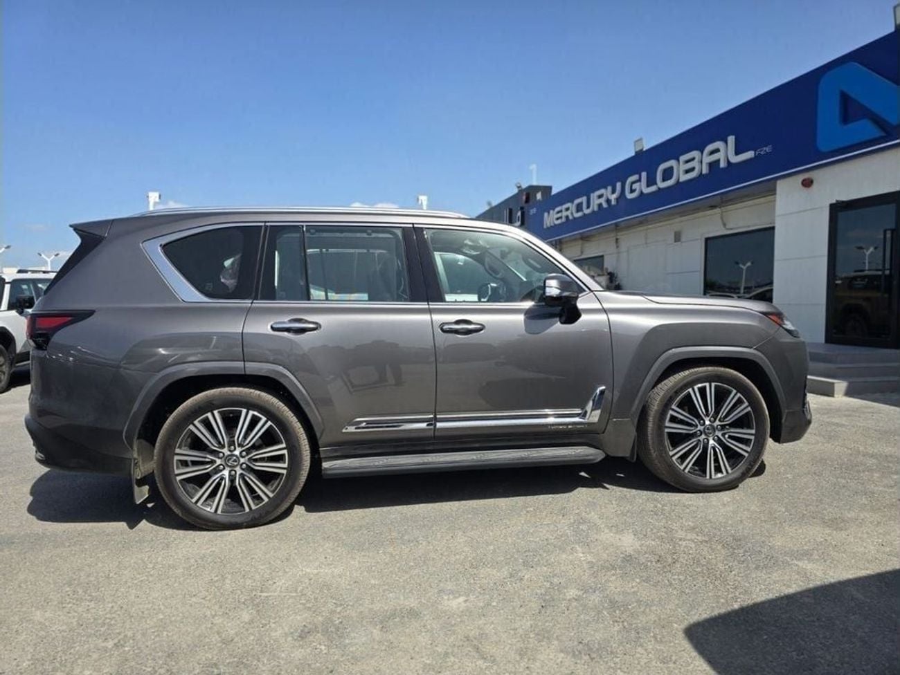 لكزس LX 600 3.5L SIGNATURE PETROL A/T FULL OPTION 7 SEATER