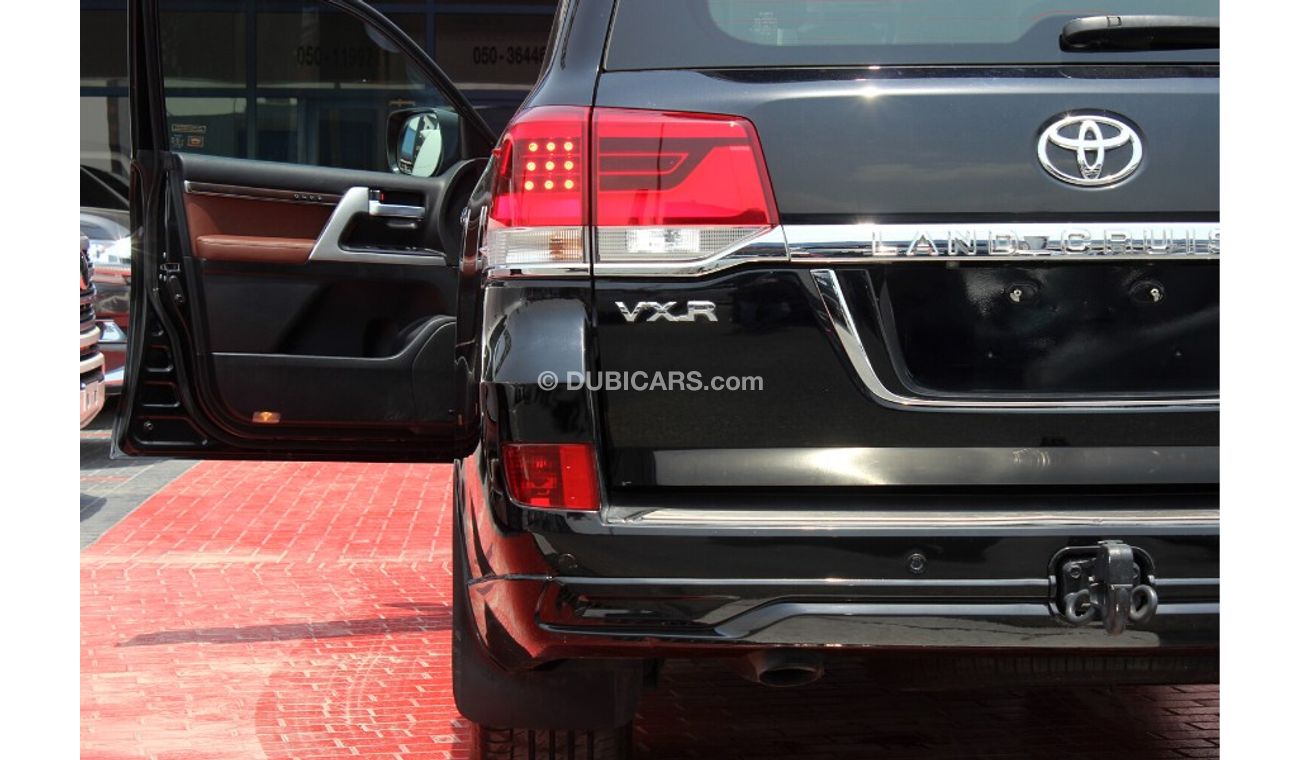 Toyota Land Cruiser (2016) VXR V8 5.7, GCC