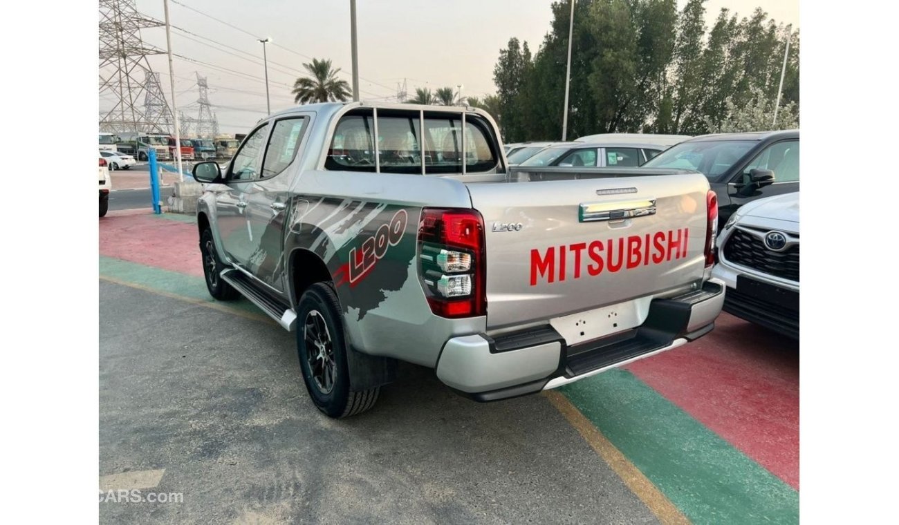 ميتسوبيشي L200 MITSUBISHI L200 Double Cab 22MY silver color AT 2.4L Diesel // Fog light,, Chrome packedg , black ra