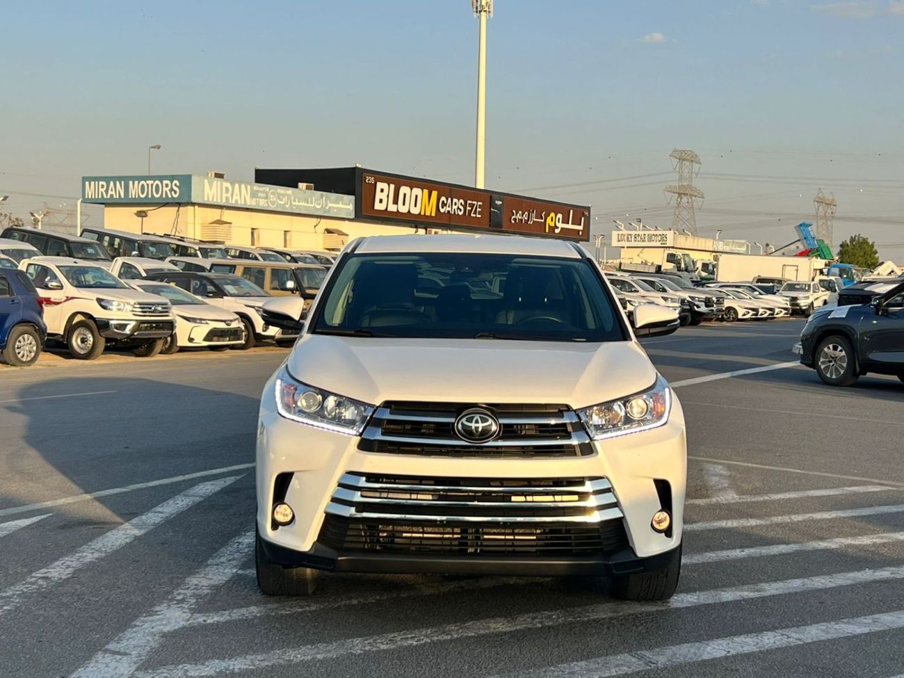 تويوتا هايلاندر 2019 Toyota Highlander MidOption - 2.7L V4 - Rear Camera - 7 Leather Seat