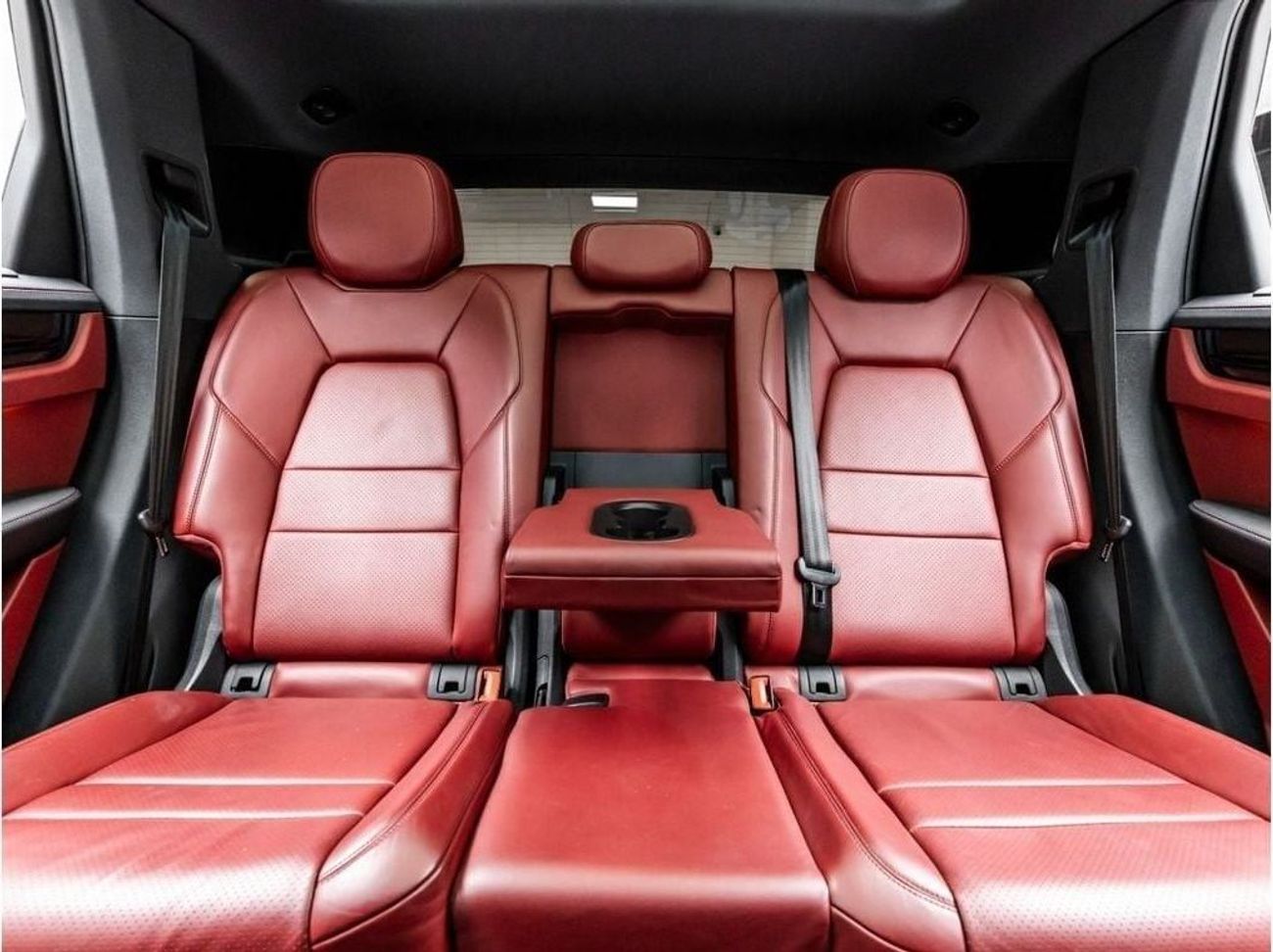 Porsche Cayenne Std 3.0L (335 HP) 2019 Porsche Cayenne, 1 Year Comprehensive Warranty, Full Service History, Low KMs