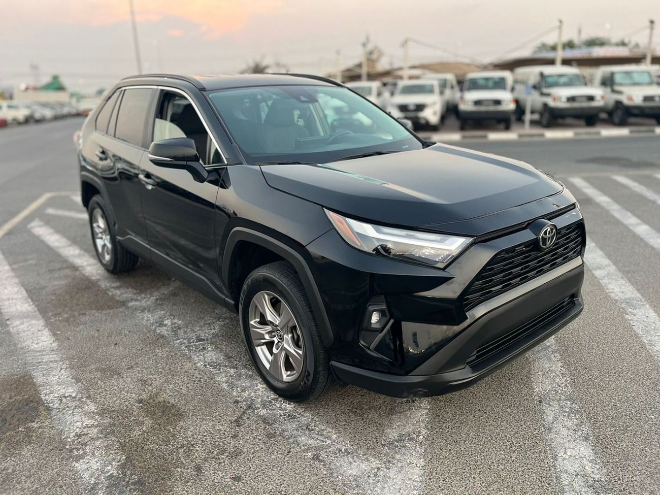 تويوتا راف ٤ 2022 TOYOTA RAV4 XLE - 4Wheel Drive 4X4 - PUSH START - ELECTRIC SEATS - VERY GOOD CONDITION