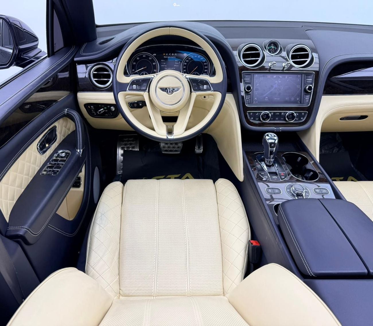 Bentley Bentayga Signature Edition 2017 Bentley Bentayga W12 Signature, Service History, Excellent Condition, Full PP