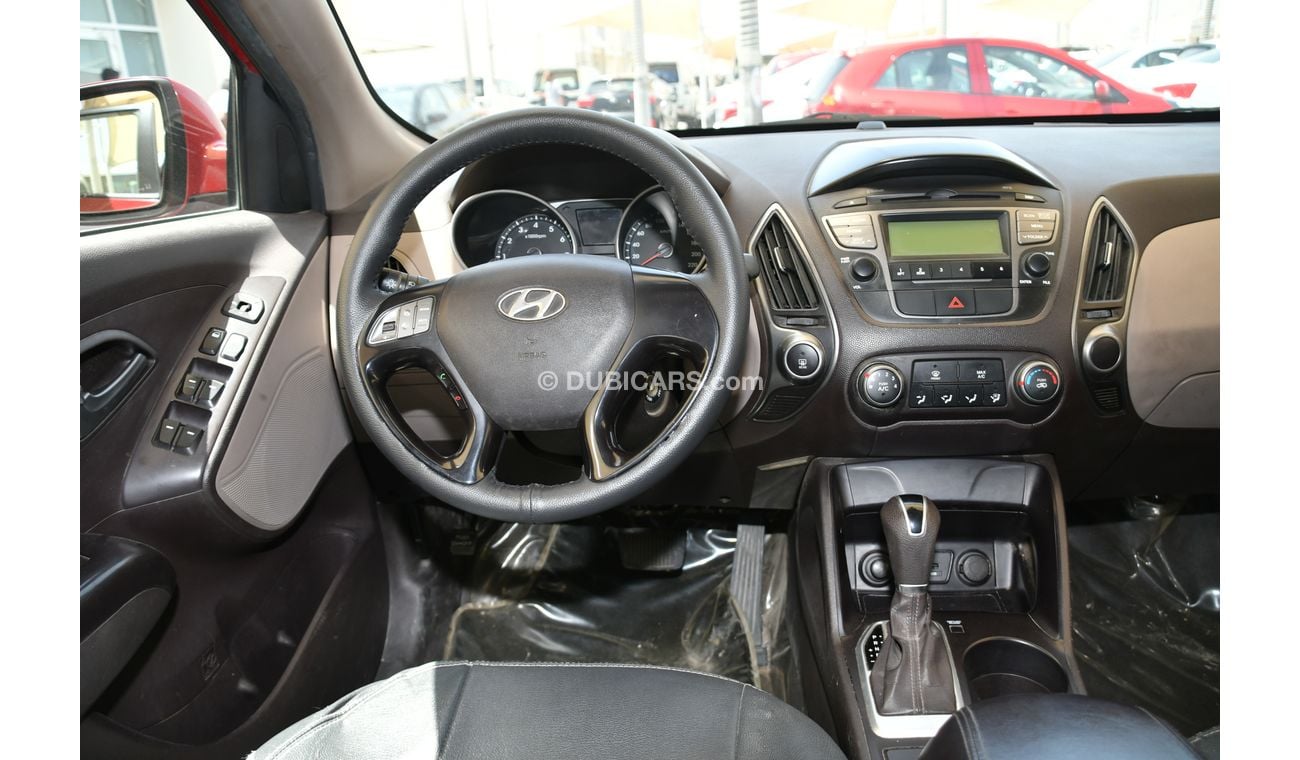 Hyundai Tucson 2015 RED GCC NO PAINT NO ACCIDENT PERFECT