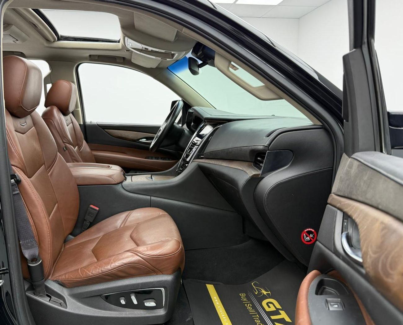Cadillac Escalade 2016 Cadillac Escalade Premium Luxury, Full Service History, 8 Seater, Excellent Condition, GCC