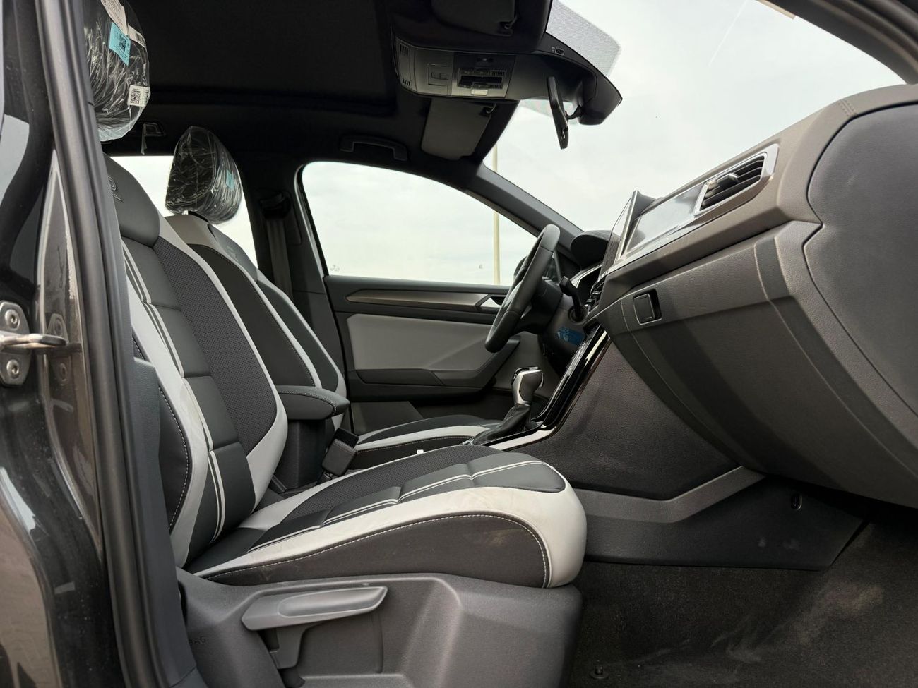 فولكس واجن T ROC 300 TSI 1.5L Turbo Petrol 2025 Export Price @ 73,000 AED