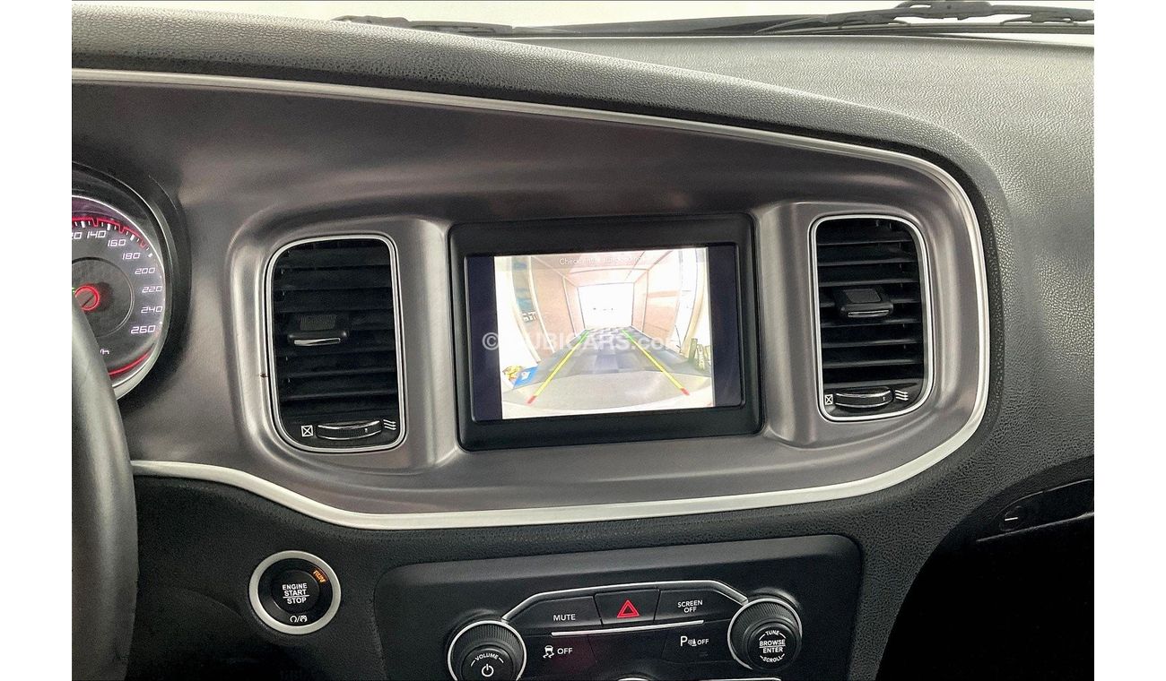 Dodge Charger SXT / SE