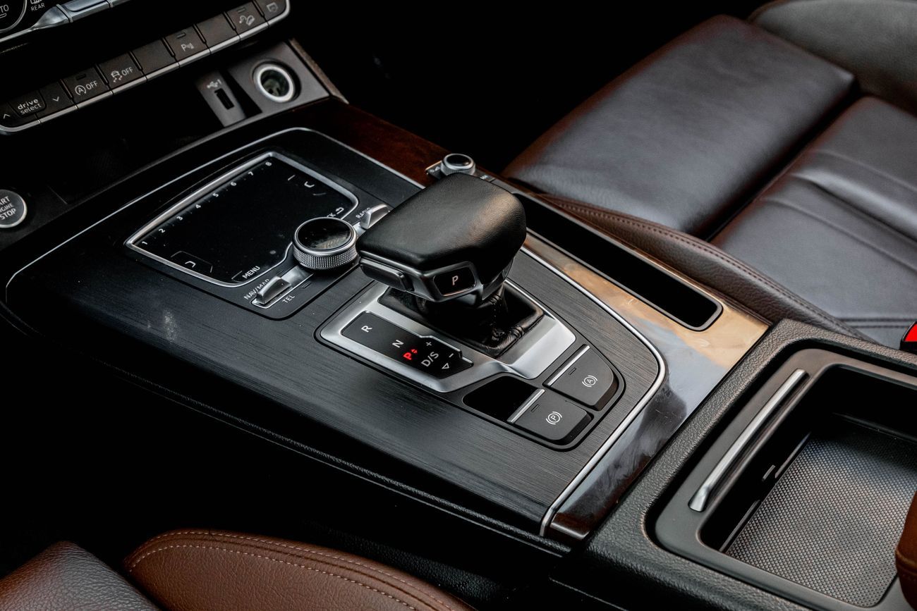 أودي Q5 Q5 TFSI Quattro S-Line | 1,949 P.M | 0% Downpayment | S-Line | Full Audi Service History!