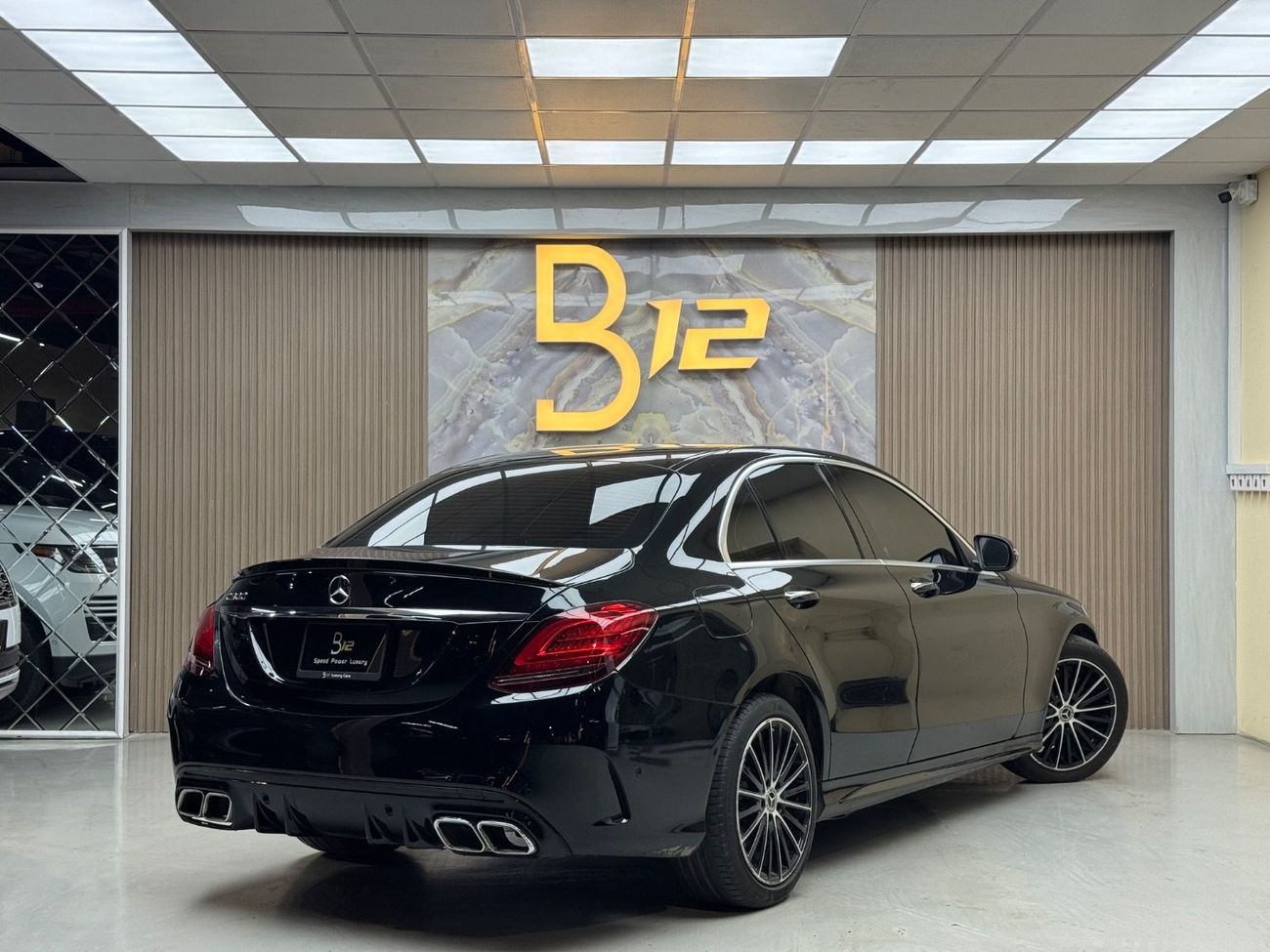 Mercedes-Benz C 300 Premium + 2.0L