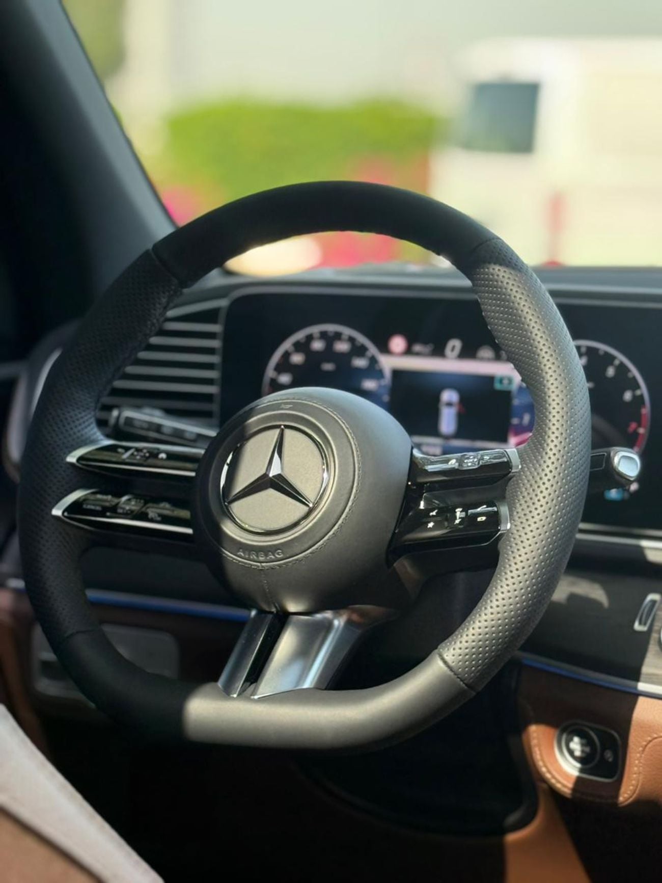 Mercedes Benz GLS450 4MATIC l MERCEDES GLS 450 l GCC SPECS l UNDER WARRANTY AND SERVICE CONTRACT l YEAR 2025 l