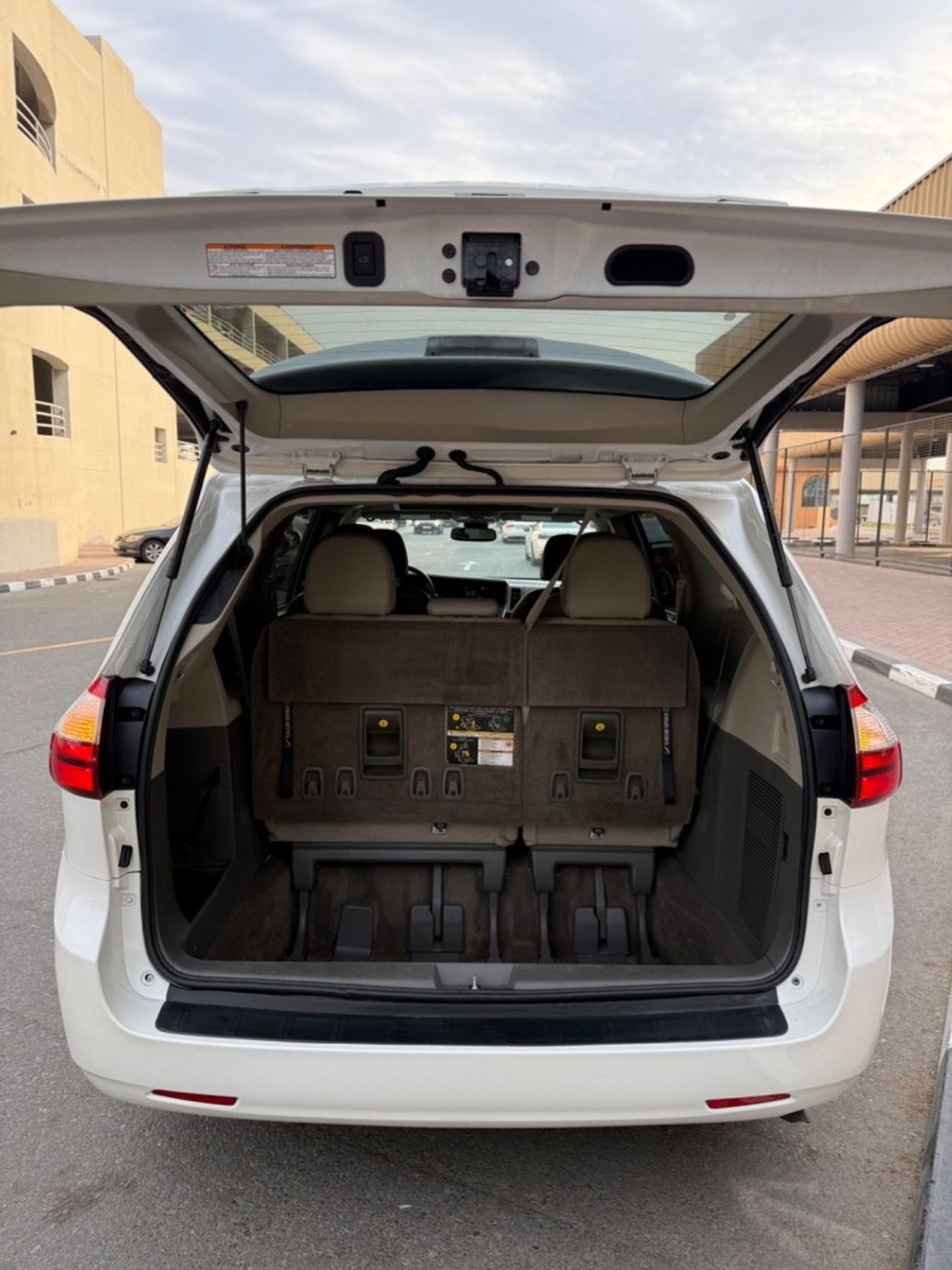 تويوتا سيينا 2019 LIMITED SUNROOF V6 USA IMPORTED