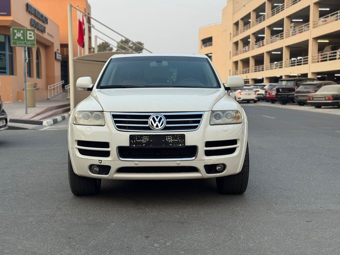 فولكس واجن طوارق فولكس فاجن طوارق W12 دفع رباعي، محرك بنزين W12، ناقل حركة أوتوماتيكي، مقاعد جلدية كاملة، مقاعد كهربا