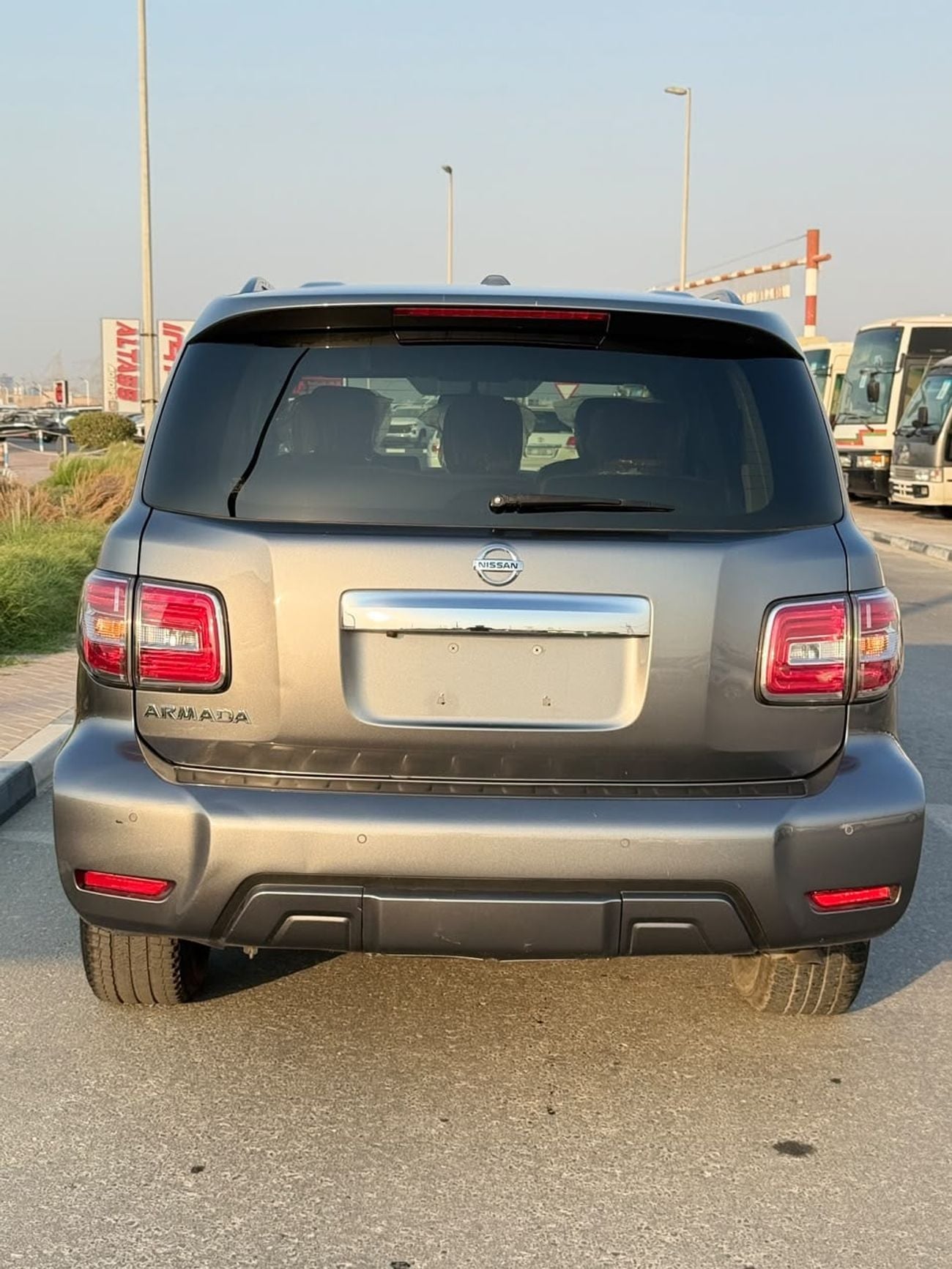Nissan Armada SL SV 5.6L 4WD 4x4 original paint clean title