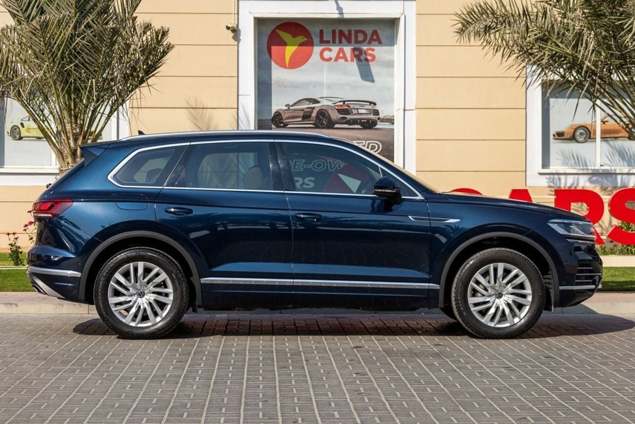 Volkswagen Touareg Atmosphere 3.0L Volkswagen Touareg 2023 GCC under Agency Warranty and Service Contract with Flexible