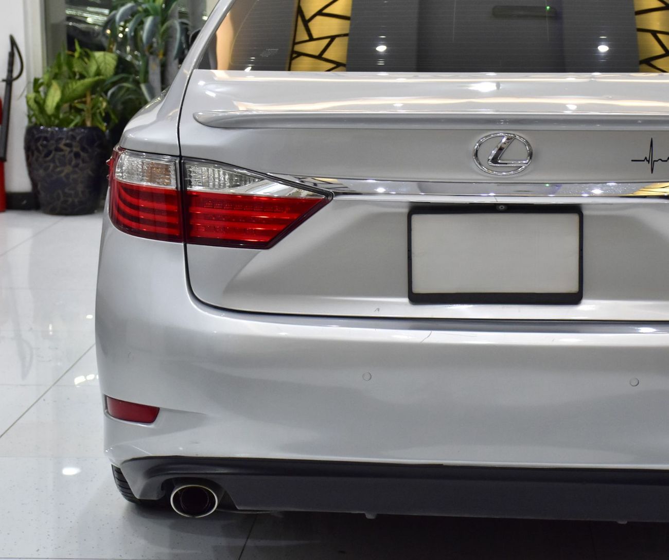 لكزس ES 350 PLATINUM EXCELLENT DEAL for our Lexus ES350 ( 2015 Model ) in Silver Color American Specs