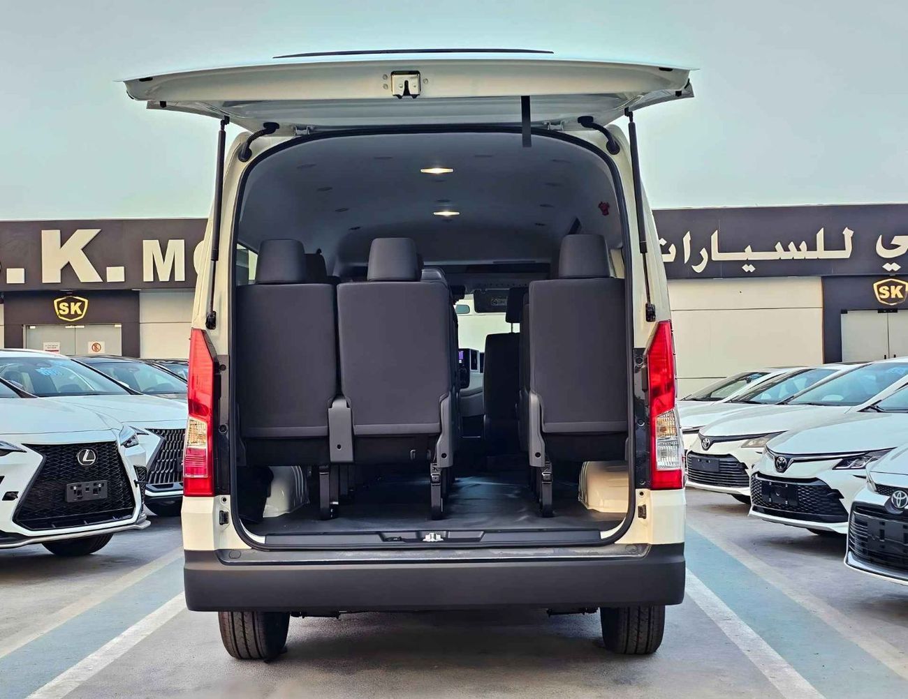 Toyota Hiace HIGHROOF DX PASSENGER / 13 SEATER / 2.8L DIESEL M/T / BLACK BUMPER / CODE# H28PD