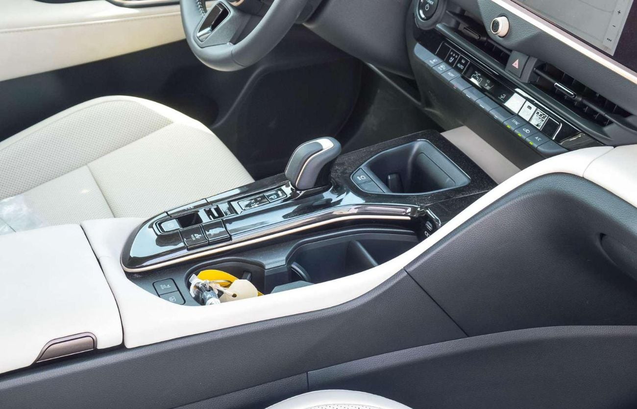تويوتا كراون HEV 2.5L FWD SEDAN 2026