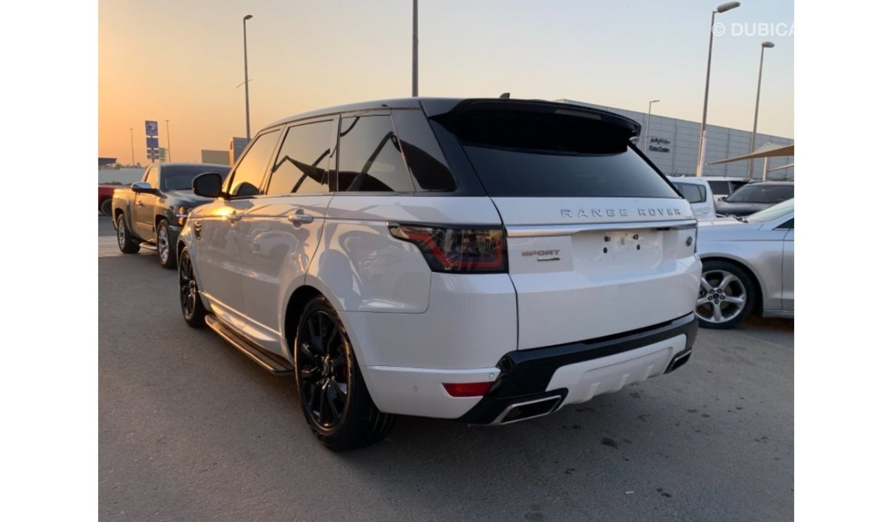 Land Rover Range Rover Sport HSE Range Rover Sport     Model: 2016      The color of the car is white, the color of the roof is black