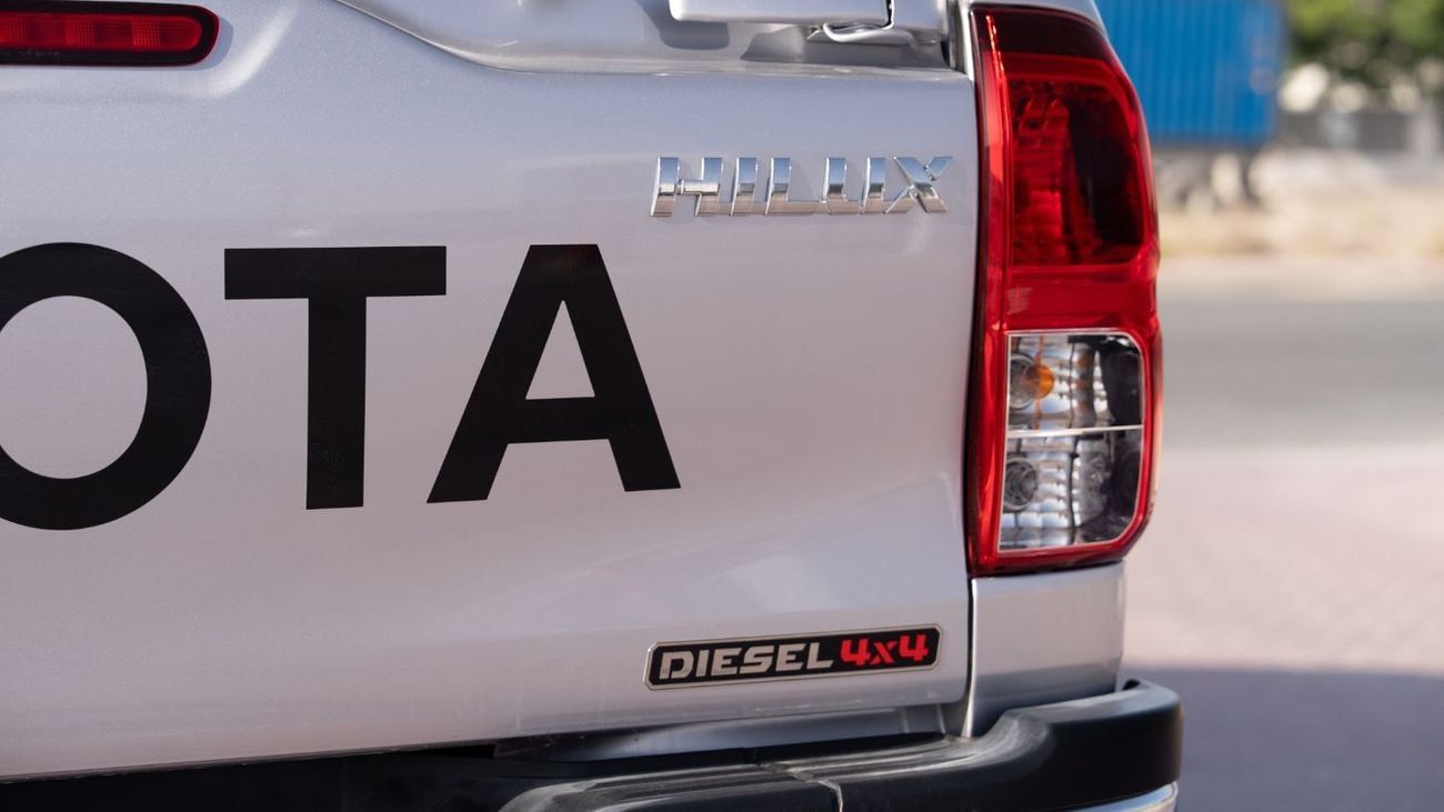 تويوتا هيلوكس 2025 Toyota Hilux 2.4 - Silver Metallic Inside Black | Export Only