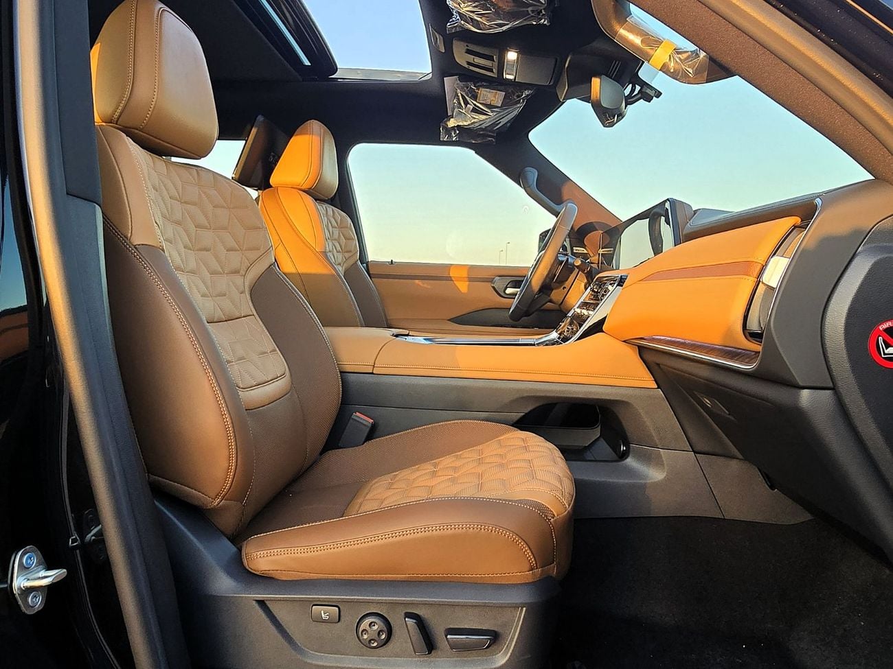 نيسان باترول Nissan Patrol LE Platinum City 3.5l Twin turbo petrol A/T 4WD SUV Black Color Inside Tan GCC 2026 Mo