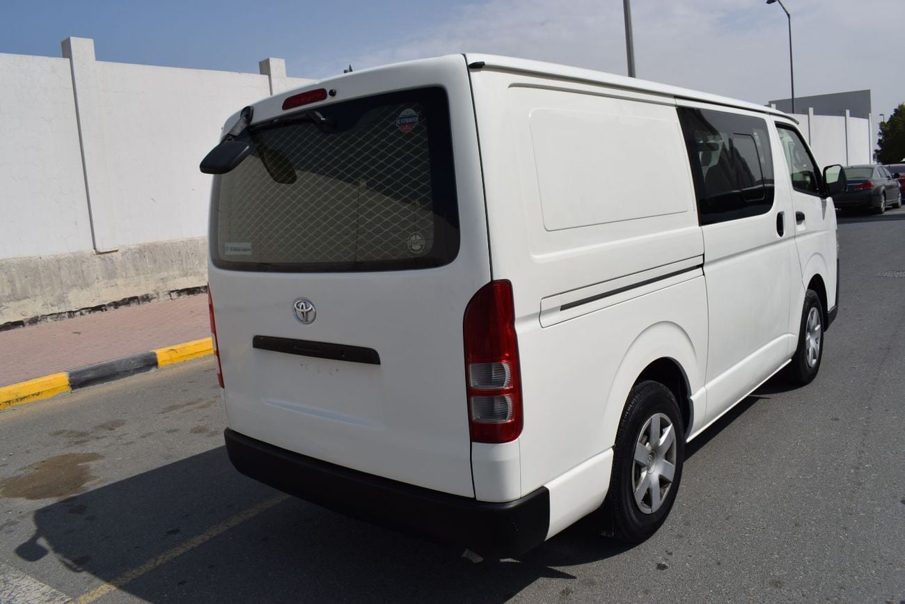 تويوتا هاياس Toyota Hiace 6 seater Van, model:2018.