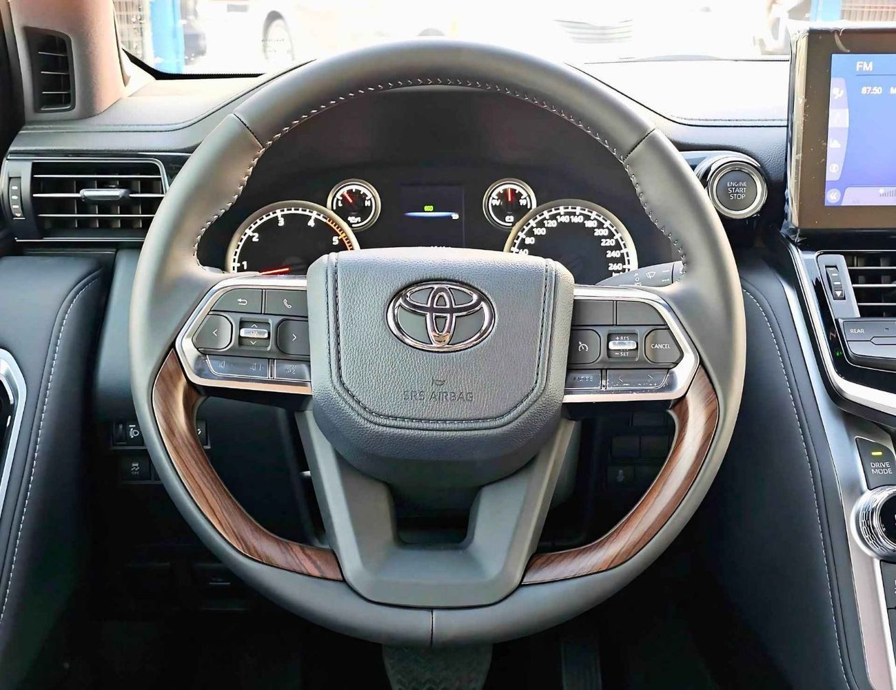 Toyota Land Cruiser GXR TWIN TURBO / 3.3L DIESEL / BIG DVD / JBL SPEAKERS / FULL OPTION (CODE#LCDGXRH)