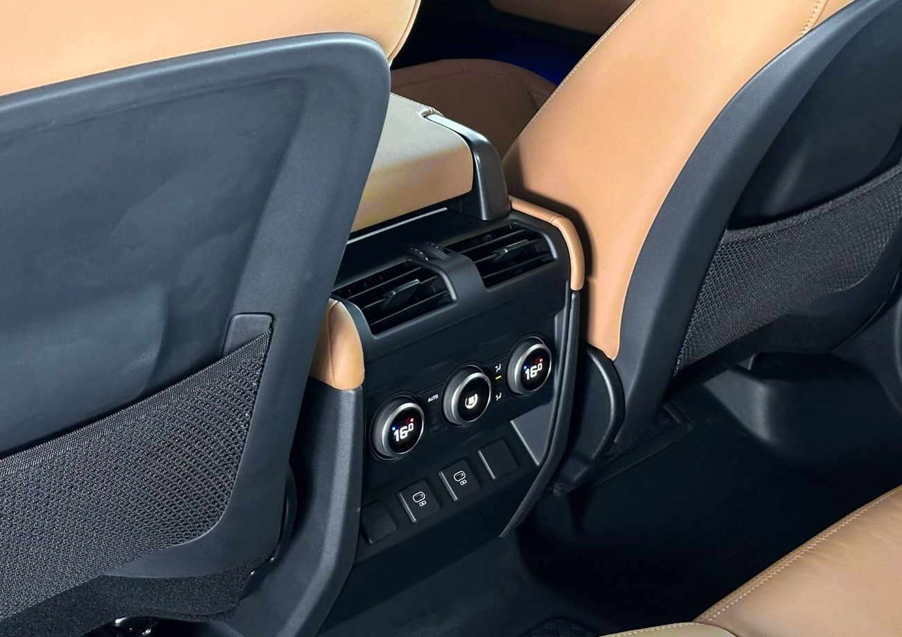 لاند روفر ديفندر P400 110 X-Dynamic SE 3.0L (5 Seater)