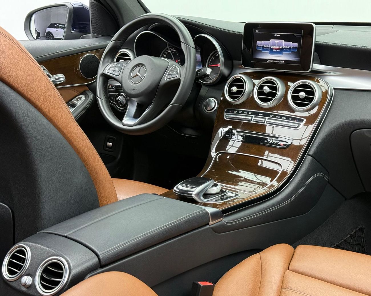 مرسيدس بنز GLC 250 4MATIC 2.0L 2017 Mercedes-Benz GLC 250 4MATIC, Agency Full Service History, GCC