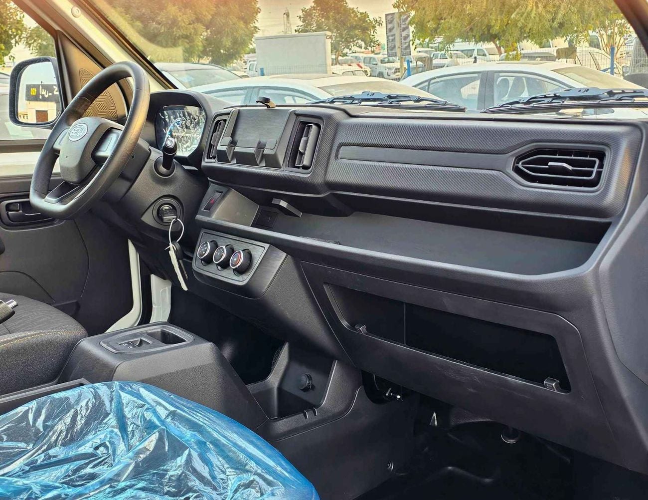 Sinogold سينا EV300 CARGO (NON GCC) CARGO ELECTRIC || DUAL CHRAGING PORT / REAR CAMERA / REAR PARKING SENSOR (CODE #  SEVCR25)