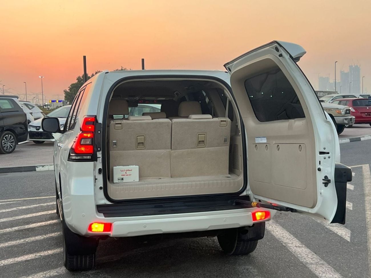 تويوتا برادو TX-L 2019 4.0L V6 - AWD 4x4 - Electric Seat - Rear CAM & Sensors - Cool Box -