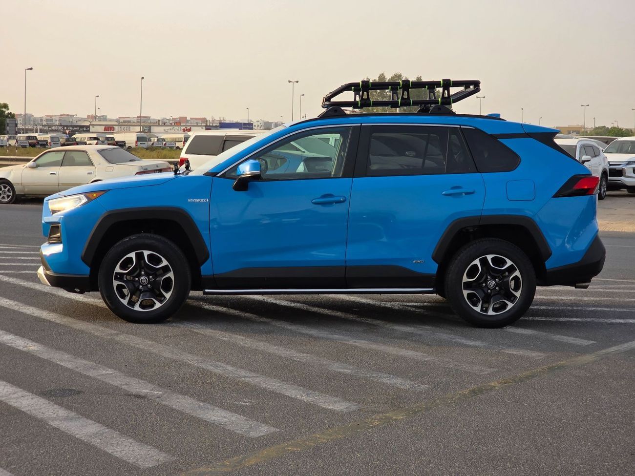 Toyota RAV4 LE 2.5L (219 HP)