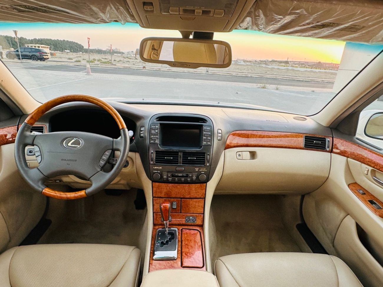 لكزس LS 430 موديل 2004 حاله ممتازه من الداخل والخارج فتحه وجلد ومثبت سرعه وتحكم كهربي كانل ونظام صوت ممتاز وكامي