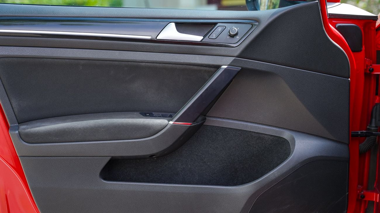 Volkswagen Golf GTI P1 2.0L (220 HP)