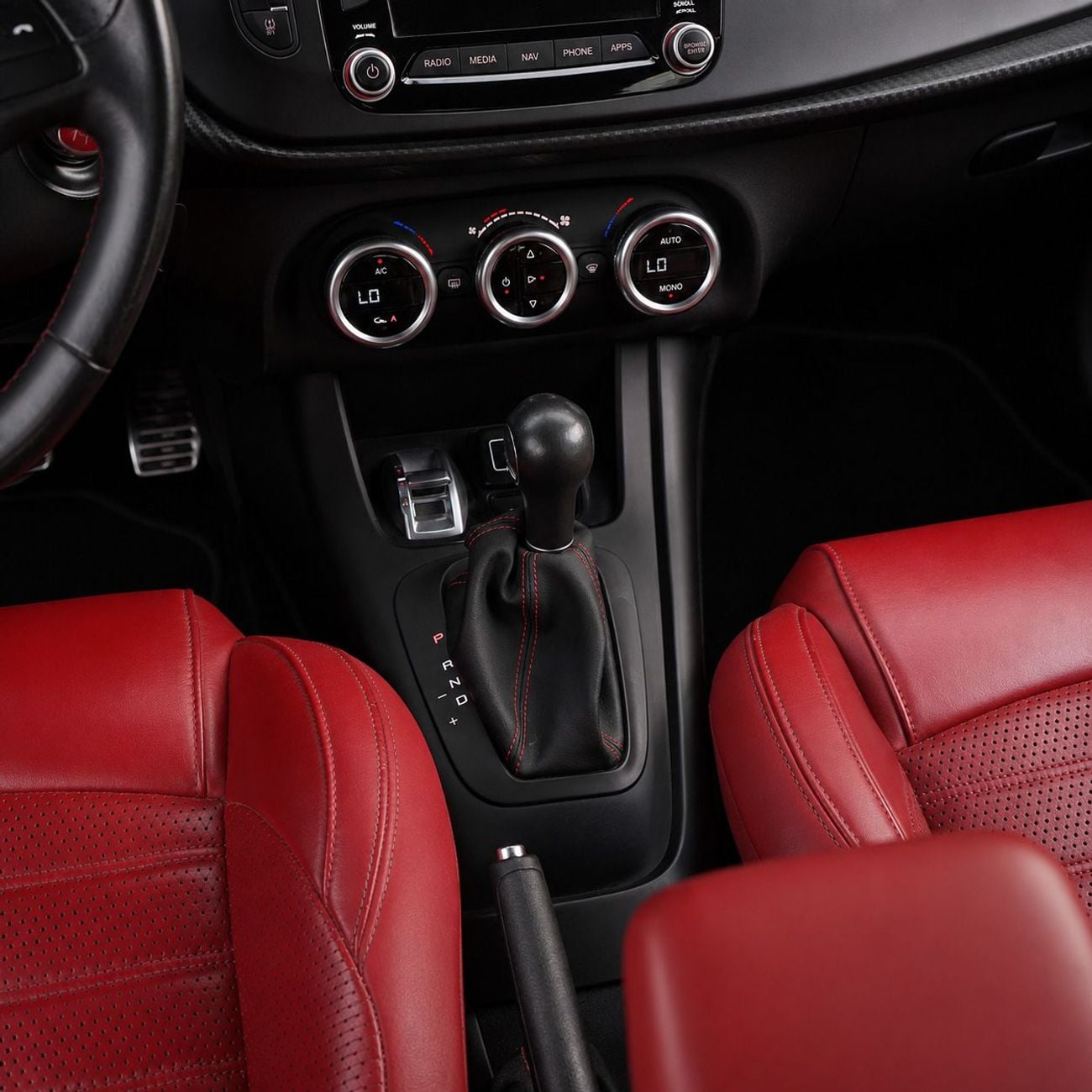 ألفا روميو جوليتا Veloce AED 516 P.M • 0% Downpayment • Alfa Romeo Giulietta • 1 Year Warranty
