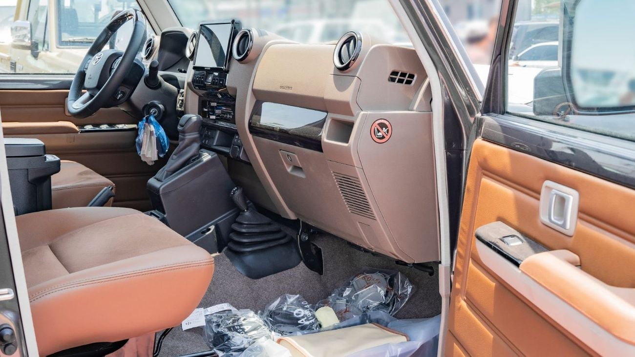 Toyota Land Cruiser 70 2025 Toyota Land Cruiser LC 76 2.8L AT Diesel (Gray)