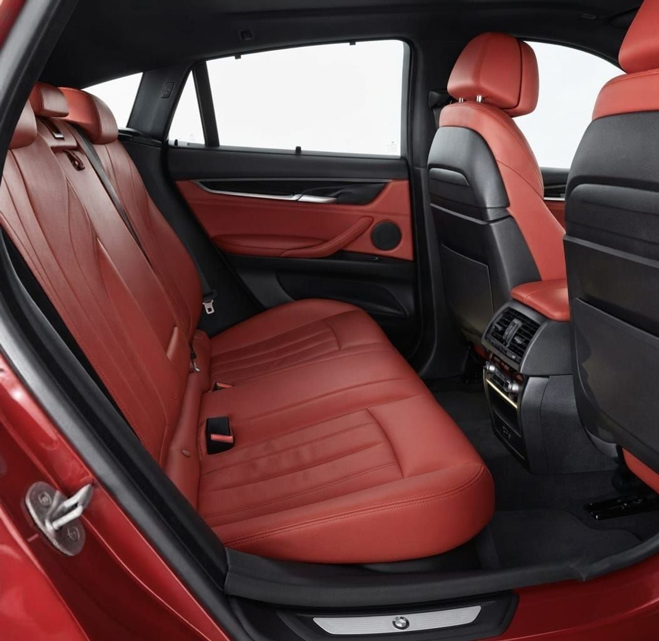 BMW X6 50i M SPORT LUXURY V8 4.4L-8CYL ORIGINAL PAINT - FULLY AGENCY MAINTAINED. AGMC-DUBAI