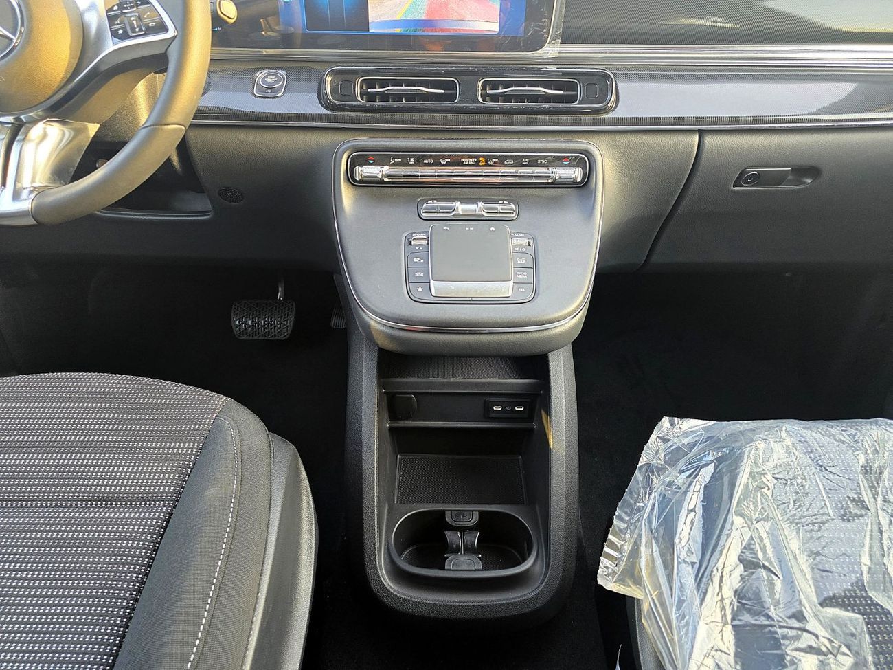 مرسيدس بنز V 300 Mercedes Benz V-Class V300 Style  2.0l Minivan 4*2 5Doors Black Color 2025 Model