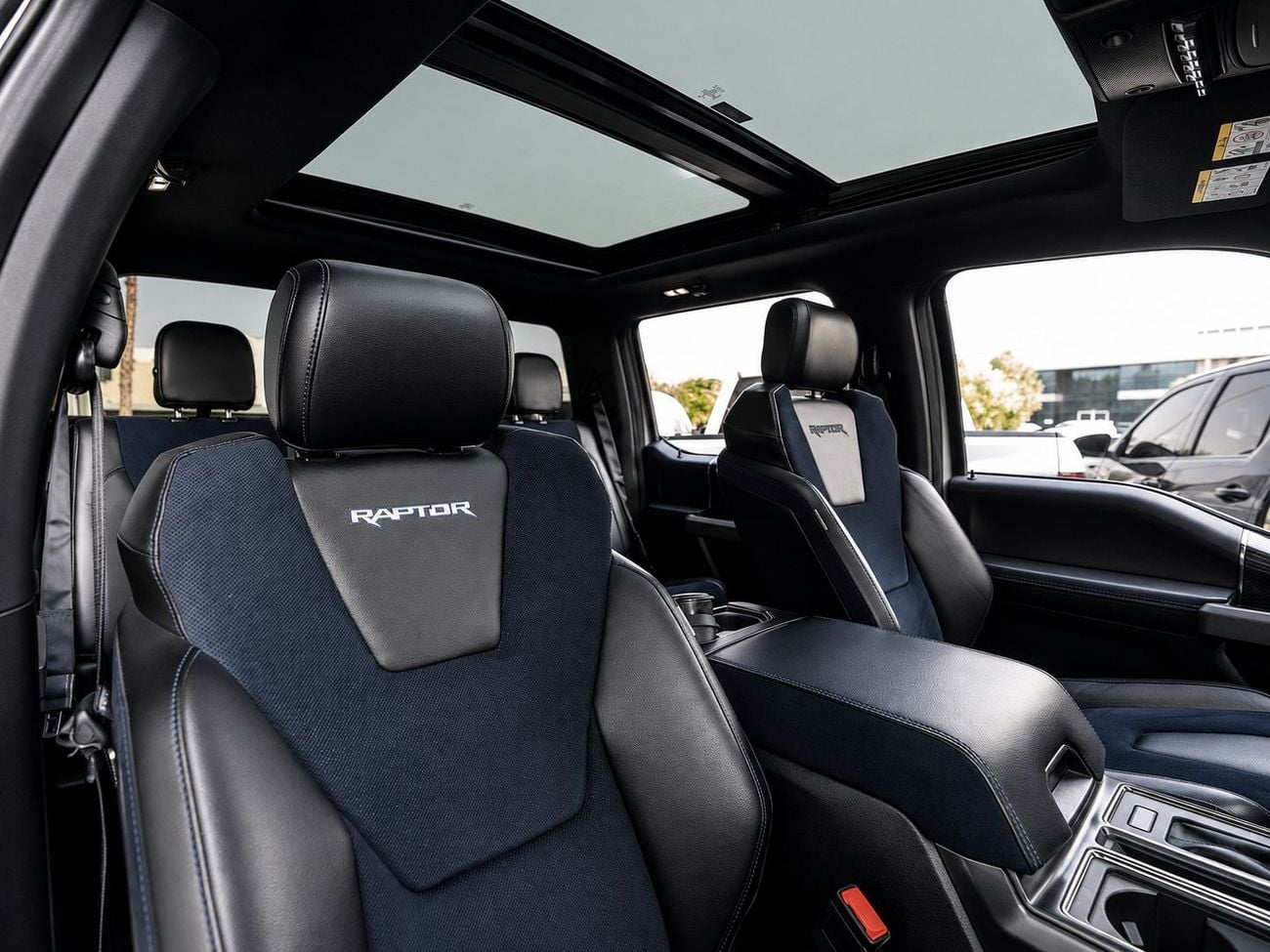 Ford F-150 RAPTOR SUPER CAB (3.5L · 6 Cyl · Automatic · Petrol · Pick Up Truck · All Wheel Drive · 5 Seats · 4 Door)
