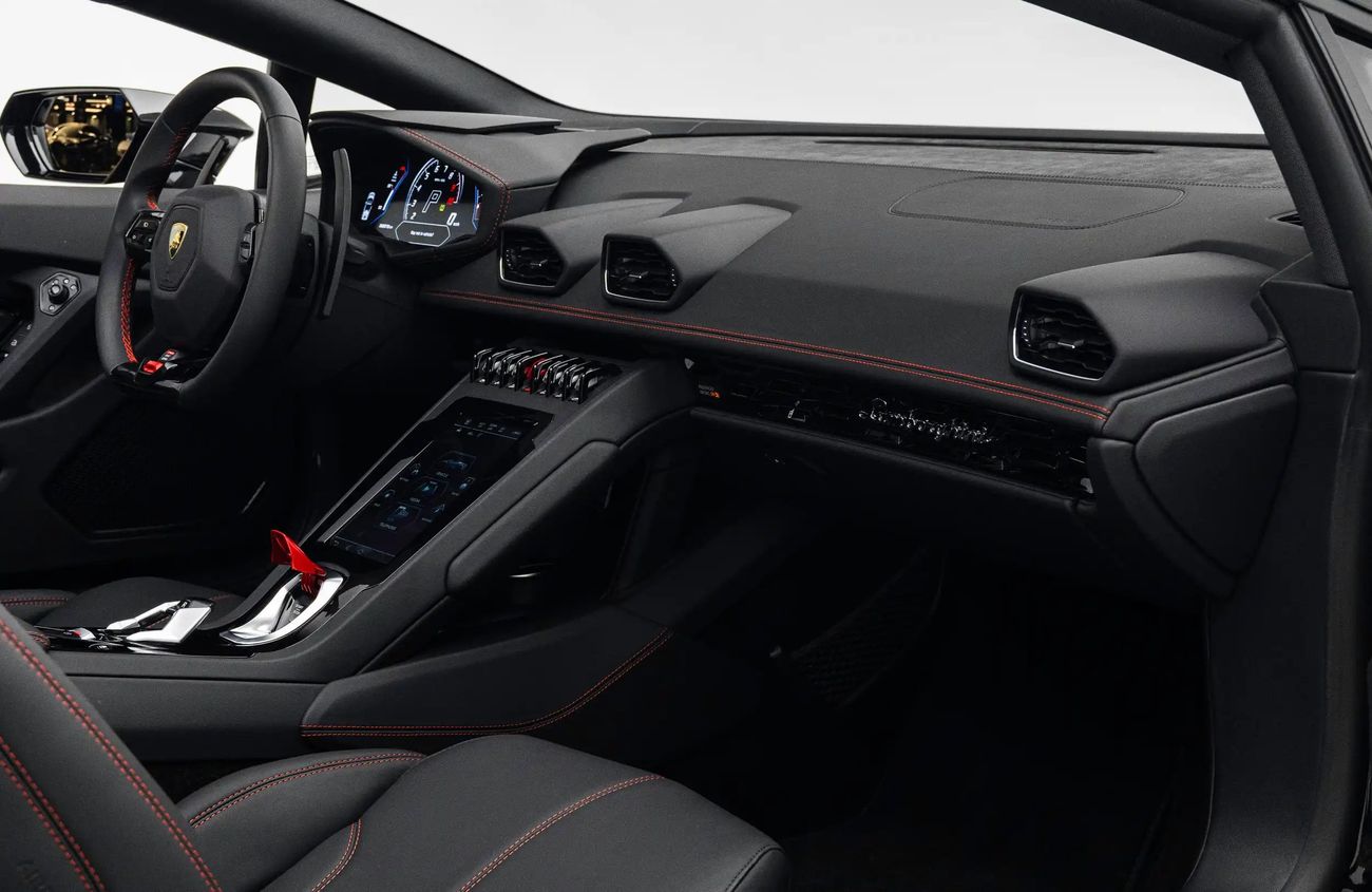 لامبورغيني هوراكان ايفو سبايدر 5.2L V10 Naturally Aspirated Engine