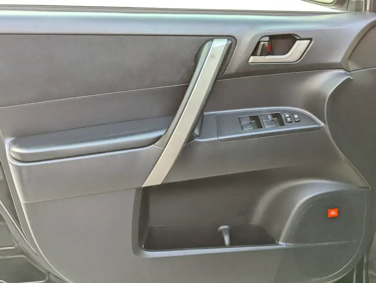 تويوتا هايلاندر V6 | 3.5L V6 | Spacious &amp; Reliable Family SUV