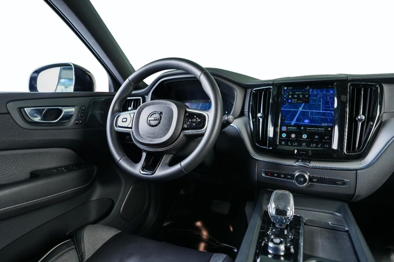 فولفو XC 60 ULTIMATE DARK عقد ضمان وخدمة من شركة الفطيم في دول مجلس التعاون الخليجي - بحالة ممتازة