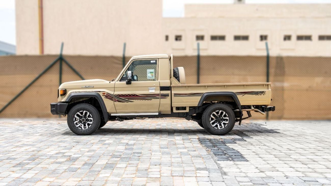 تويوتا لاند كروزر بيك آب 2026 Toyota LC79 2.8L AT Diesel Full Option (Beige-Brown)