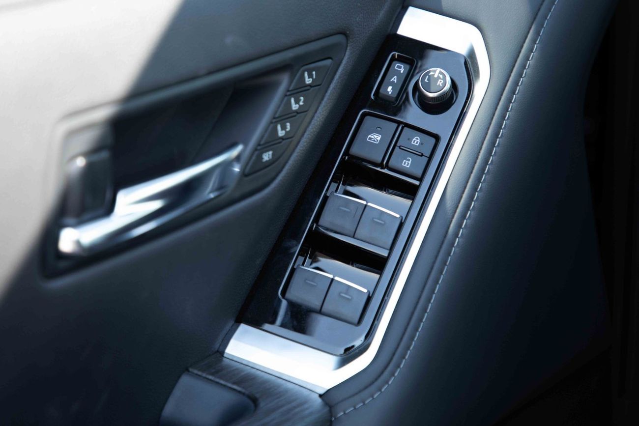 تويوتا لاند كروزر 2023 تويوتا لاند كروزر 3.5 لتر GR-Sport بدون ACC (OE-R) - أسود من الداخل أسود وأحمر