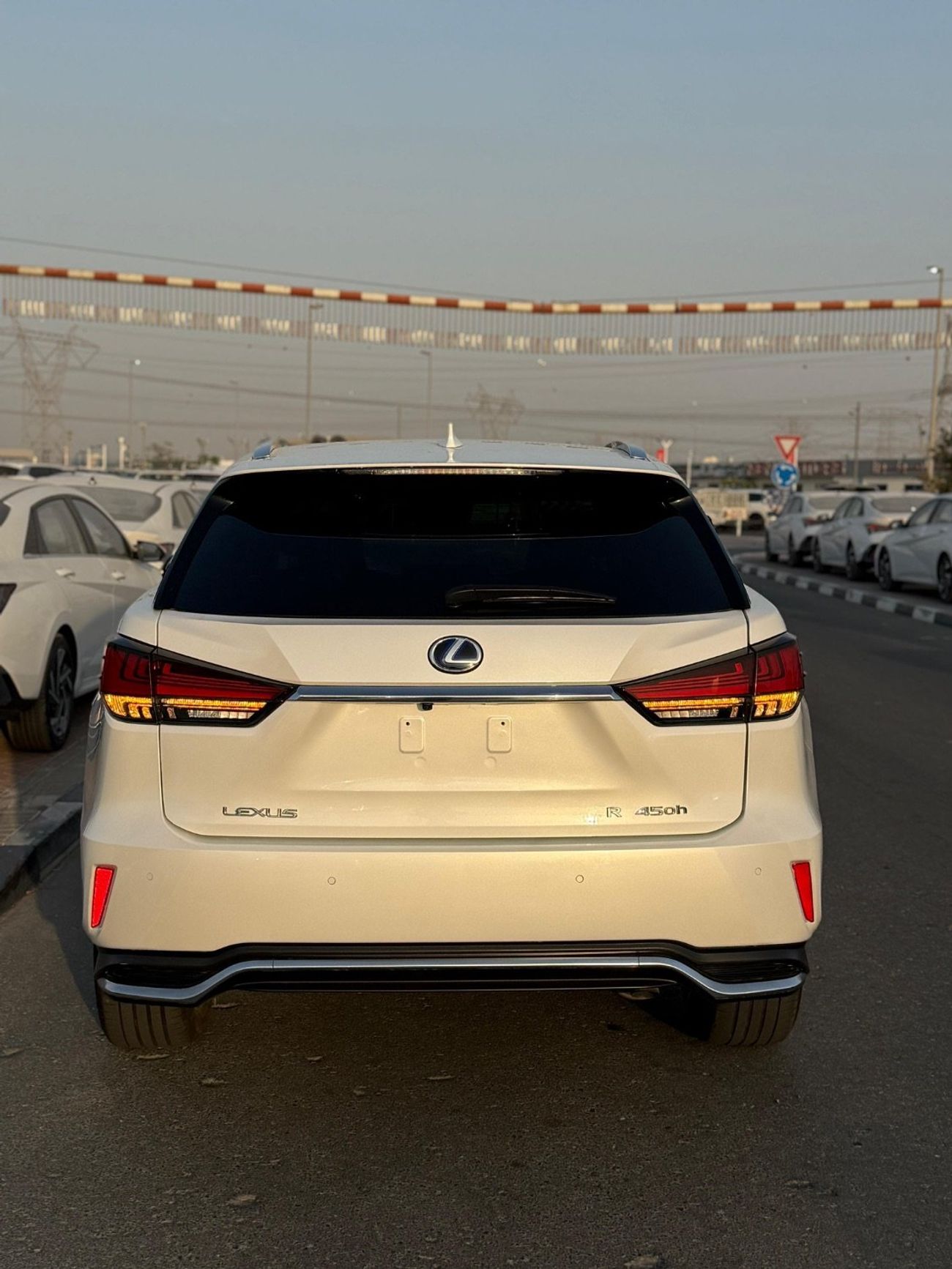 لكزس RX450h L Platinum 3.5L (7 Seater)