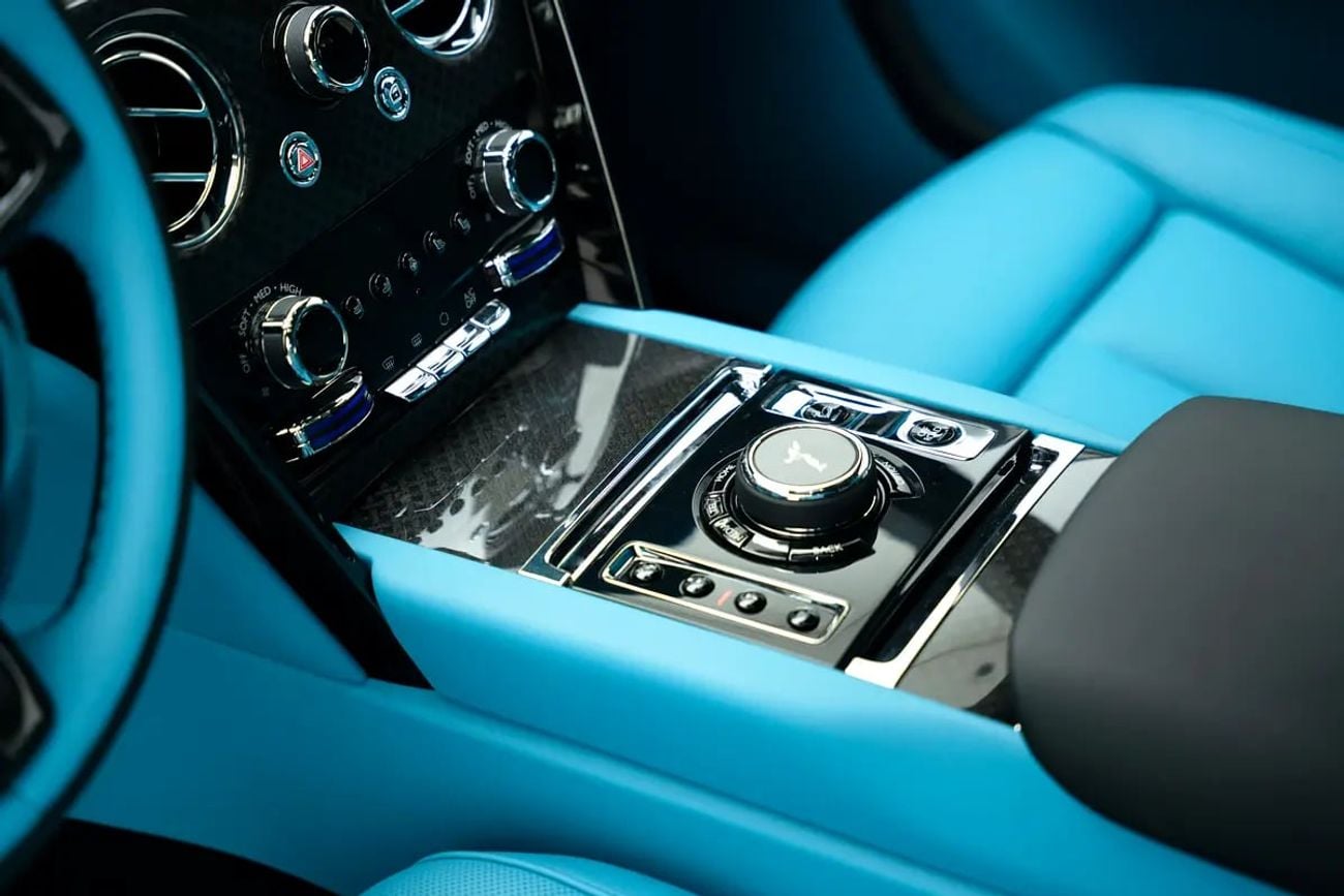 Rolls-Royce Cullinan BLACK BADGE WITH WARRANTY AND SERVICE CONTRACT