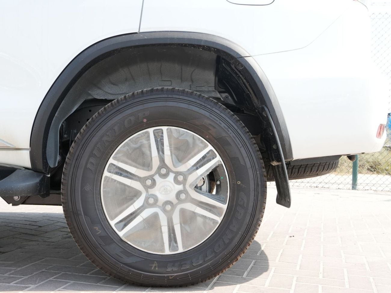 Toyota Fortuner 2026 TOYOTA FORTUNER 2.7L PETROL AT 4WD GCC BRAND NEW 0KM