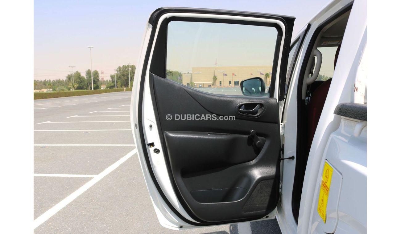 Nissan Navara 2019 | SE | 4X4 PETROL | DOUBLE CABIN | WITH GCC SPECS AND EXCELLENT CONDITION